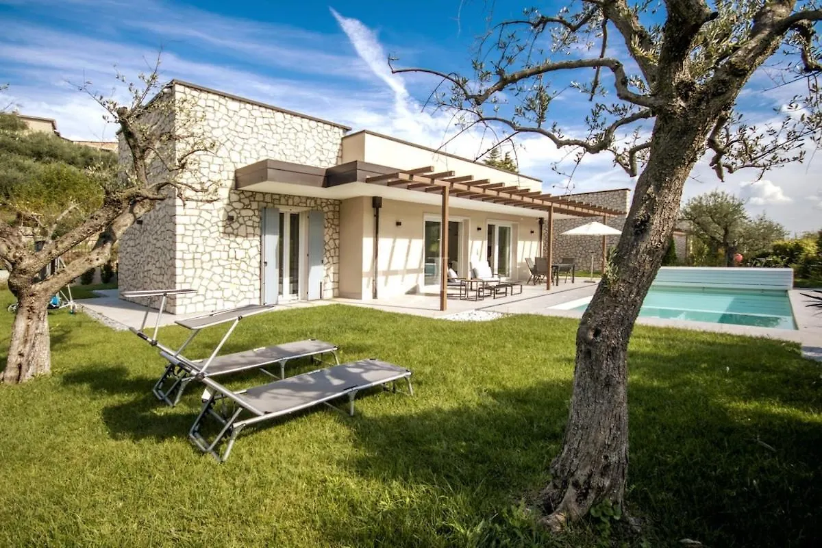 Villa-Cavaion Am Gardasee contacts
